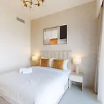 Burj Royale - Elegant Two Bedroom