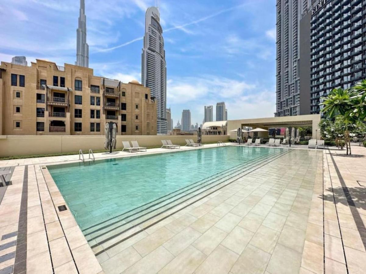 Burj Royale - Elegant Two Bedroom Apartment